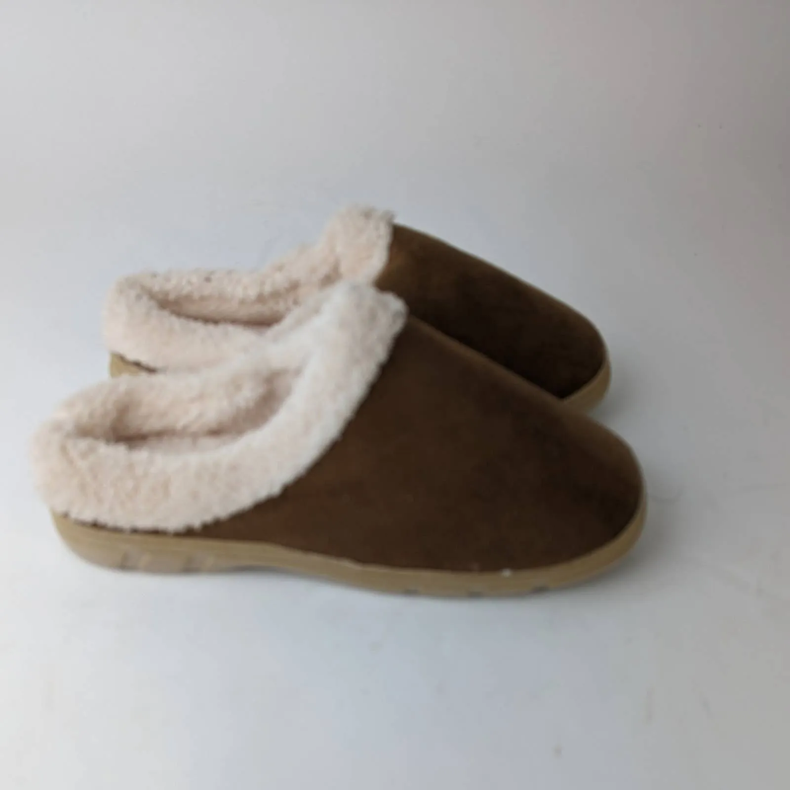 NWOT Bedroom Slippers 8