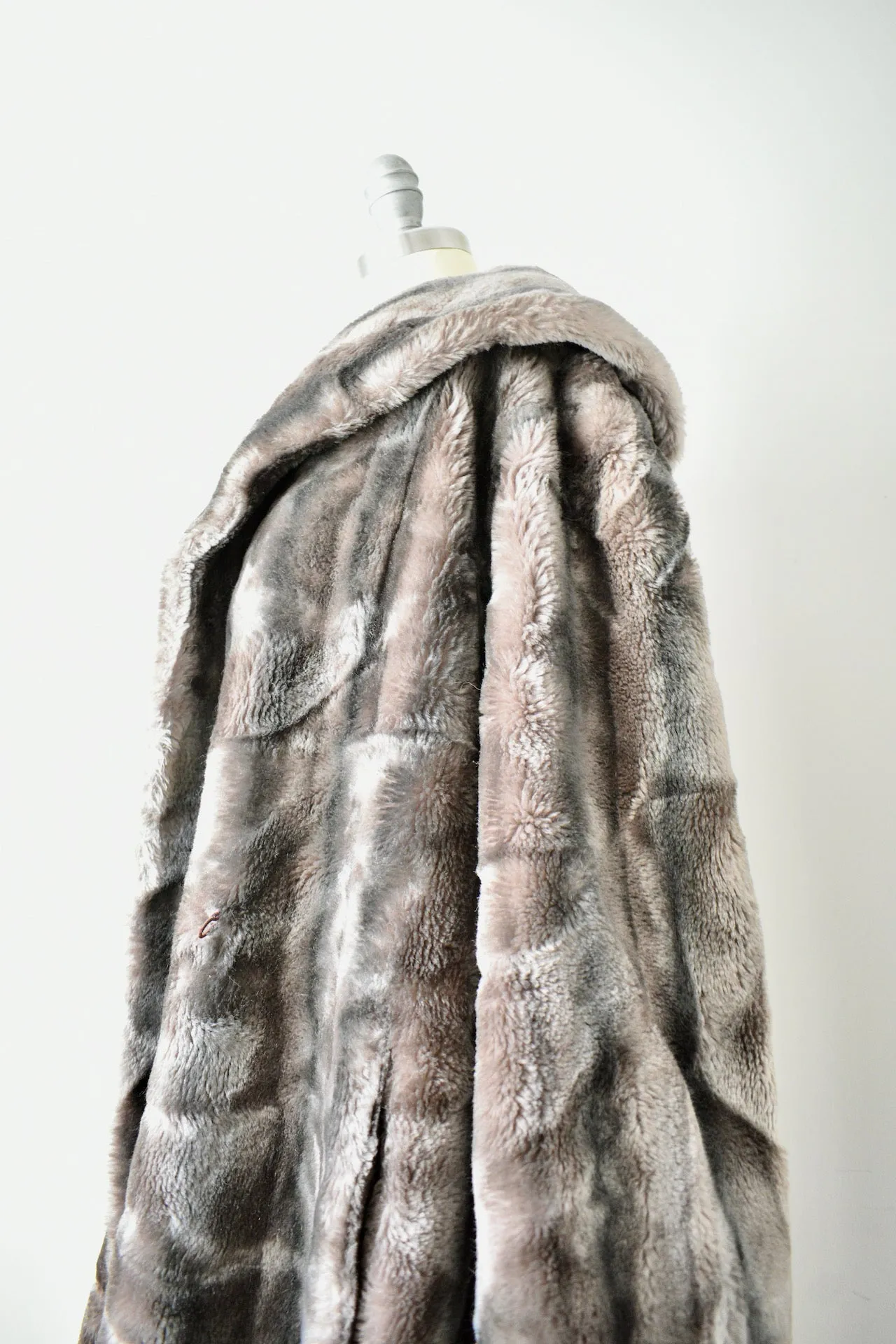 Vintage 1960s Gray Faux Fur Coat