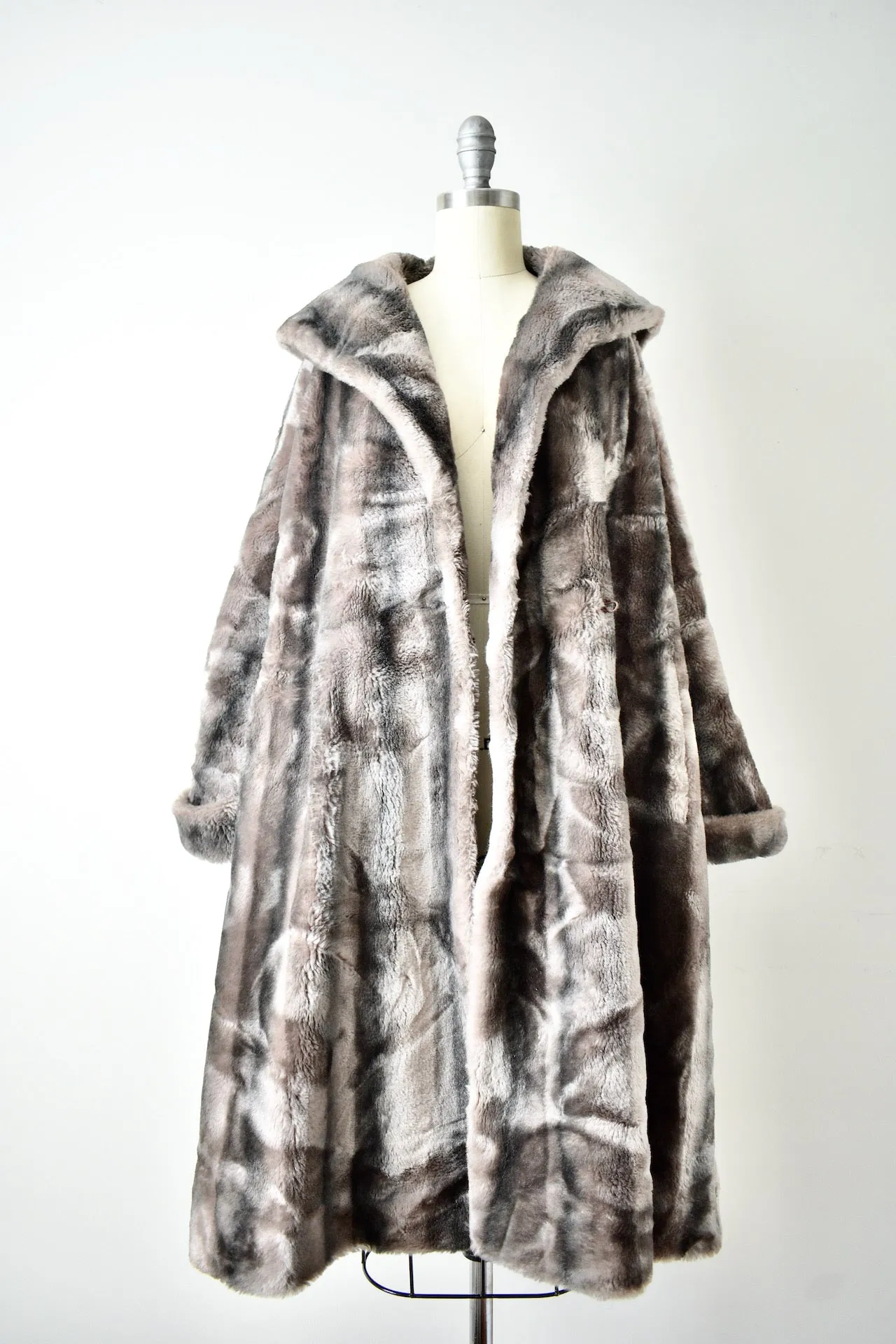 Vintage 1960s Gray Faux Fur Coat