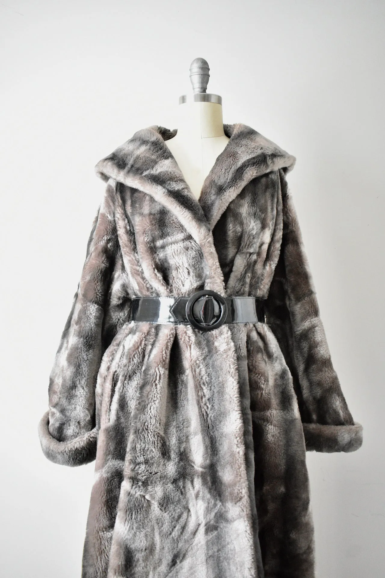 Vintage 1960s Gray Faux Fur Coat