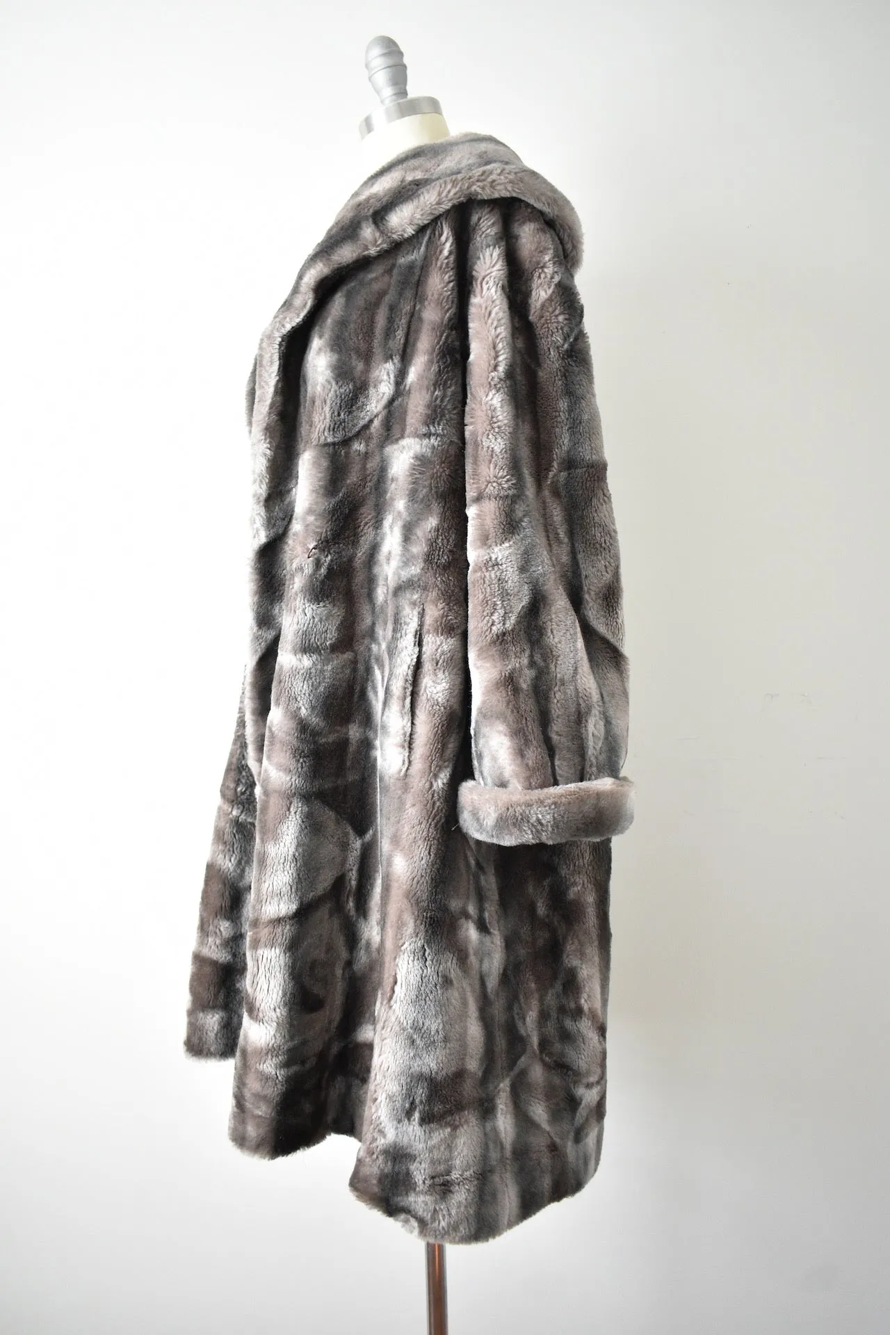 Vintage 1960s Gray Faux Fur Coat