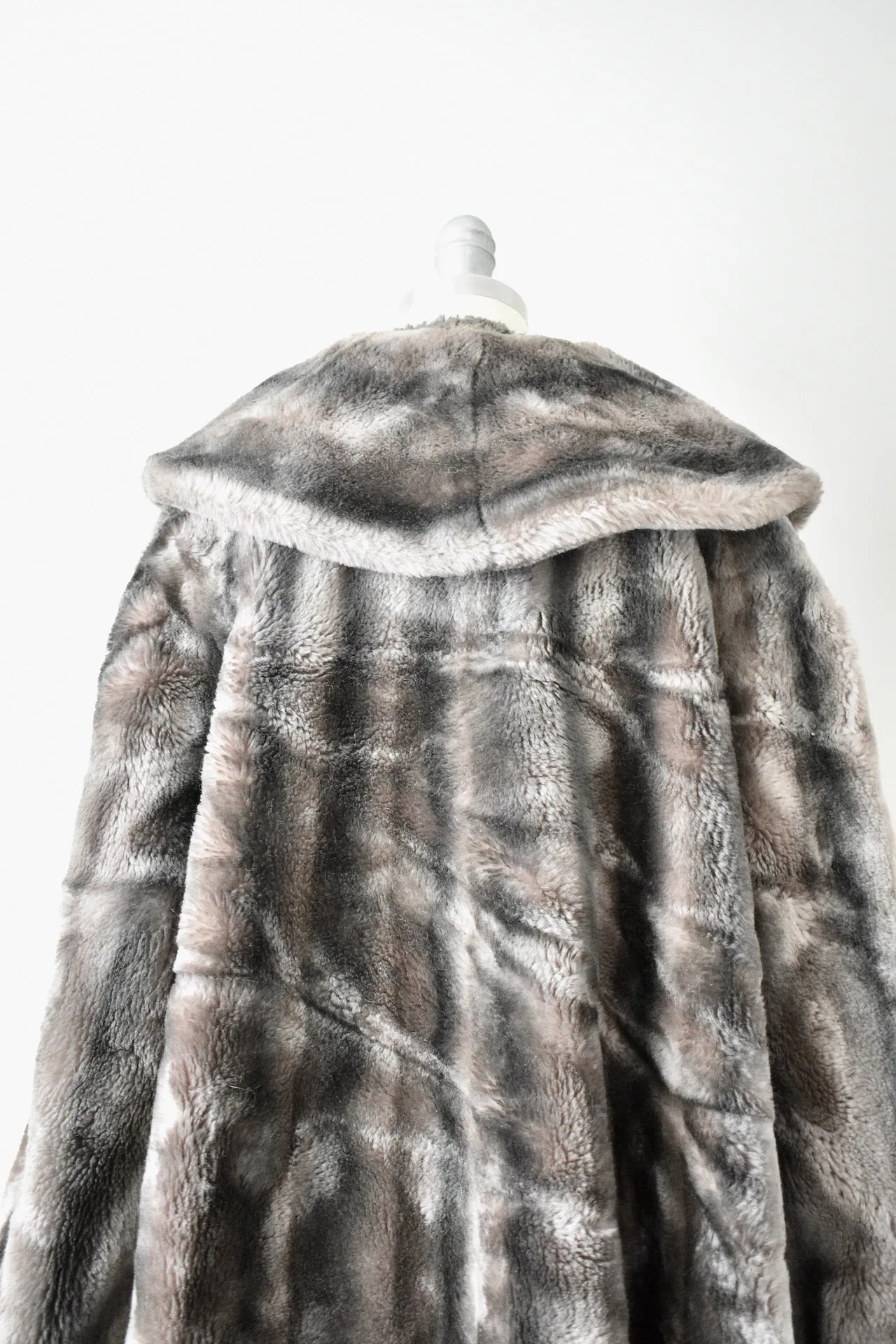 Vintage 1960s Gray Faux Fur Coat